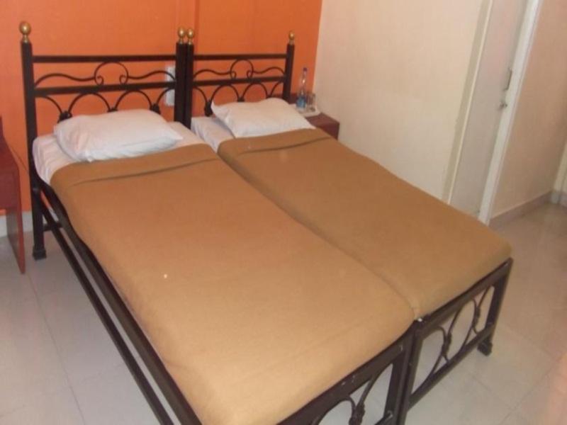 Oyo 1065 Hotel Hmr Royal Inn Πούνε Εξωτερικό φωτογραφία
