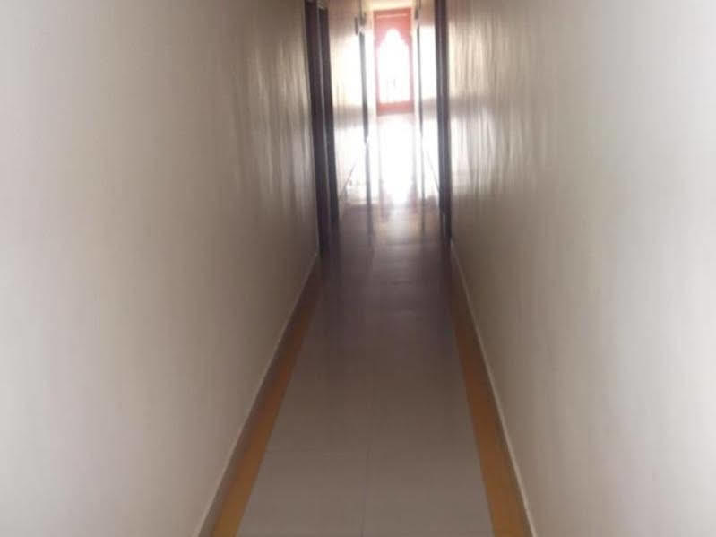 Oyo 1065 Hotel Hmr Royal Inn Πούνε Εξωτερικό φωτογραφία