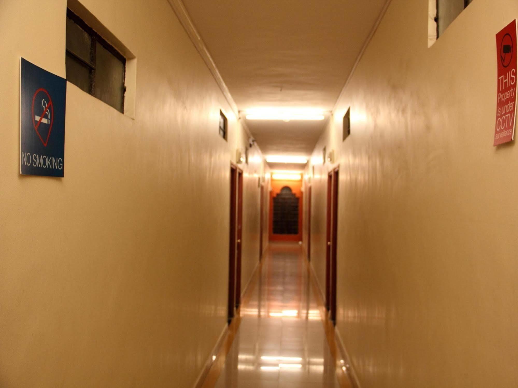 Oyo 1065 Hotel Hmr Royal Inn Πούνε Εξωτερικό φωτογραφία
