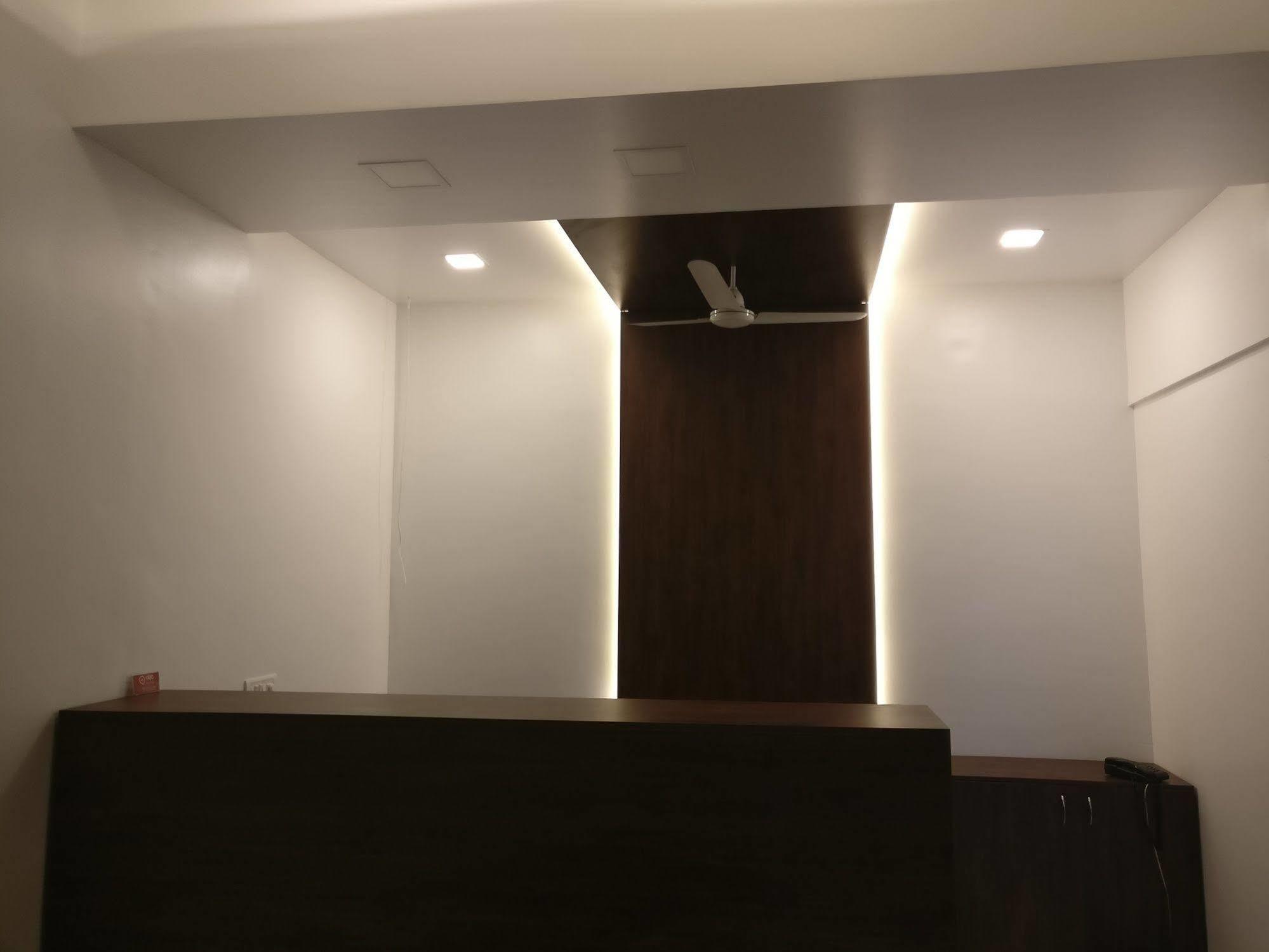 Oyo 1065 Hotel Hmr Royal Inn Πούνε Εξωτερικό φωτογραφία