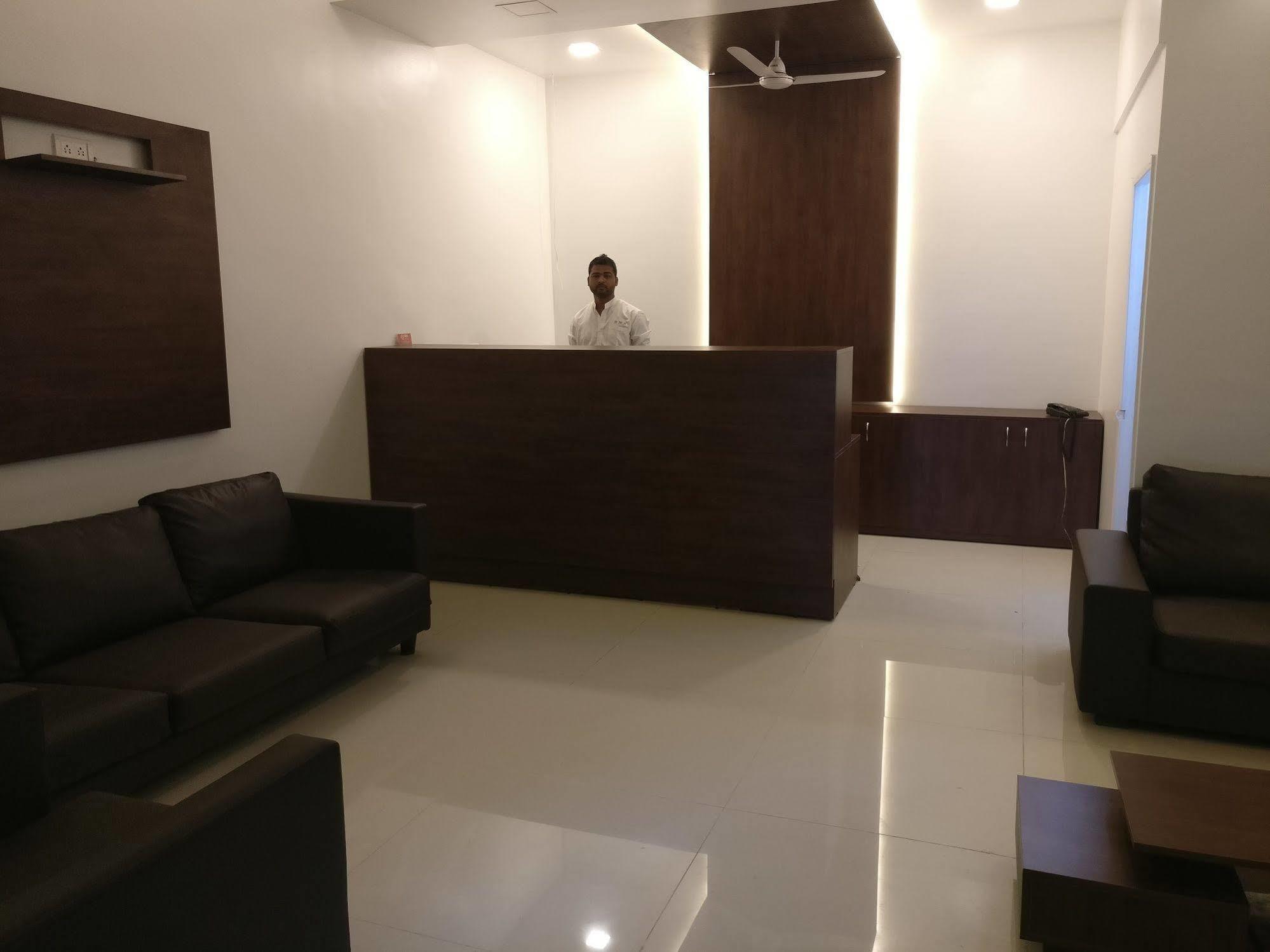 Oyo 1065 Hotel Hmr Royal Inn Πούνε Εξωτερικό φωτογραφία