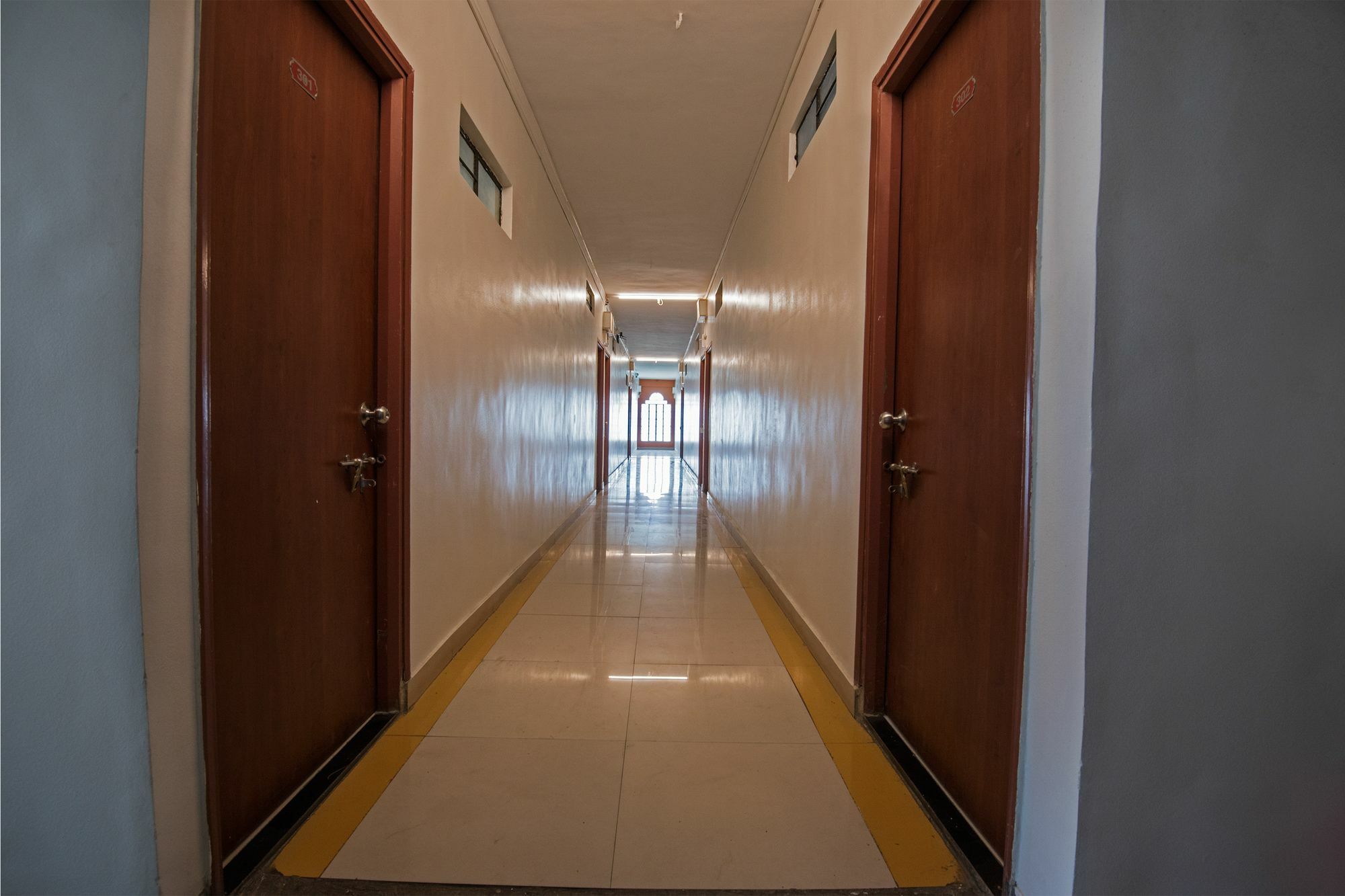 Oyo 1065 Hotel Hmr Royal Inn Πούνε Εξωτερικό φωτογραφία