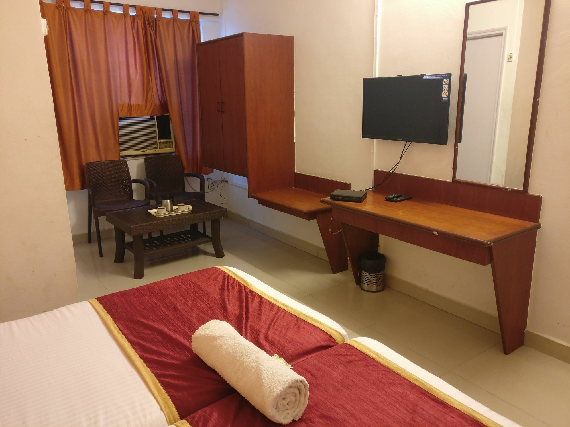 Oyo 1065 Hotel Hmr Royal Inn Πούνε Εξωτερικό φωτογραφία